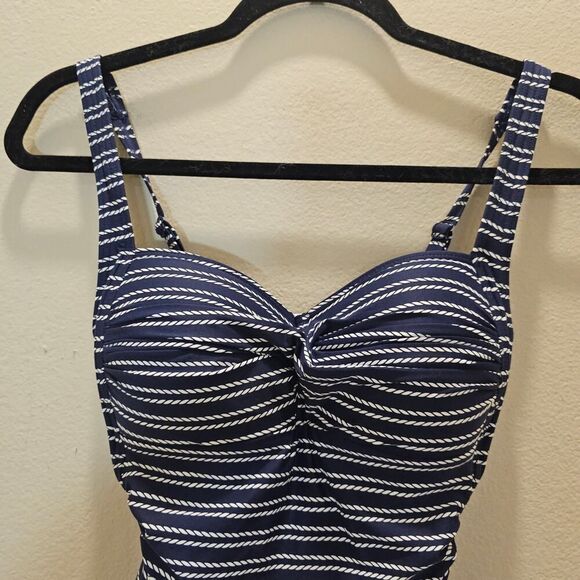 Nip Tuck One Piece Striped Swimsuit Size 6 - Picture 2 of 7